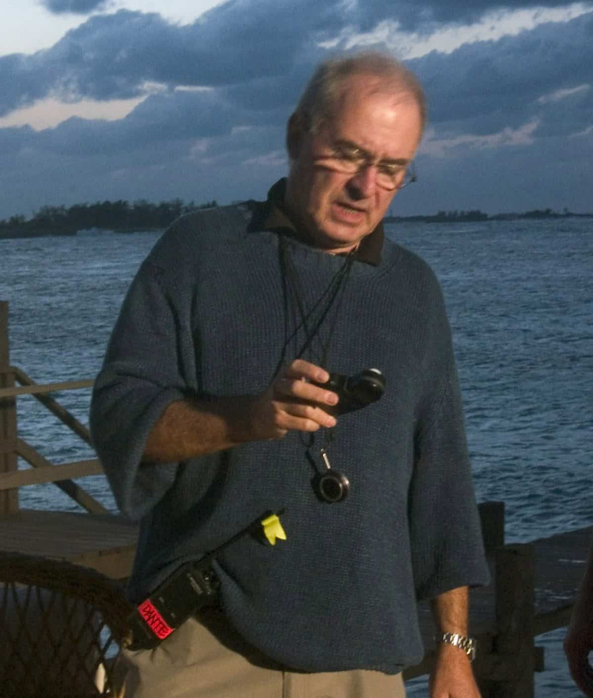 Cinematographer Dante Spinotti, ASC, AIC taking a meter read on the set of "After the Sunset."
Photo by: Glen Wilson
(C) 2004 New Line Productions