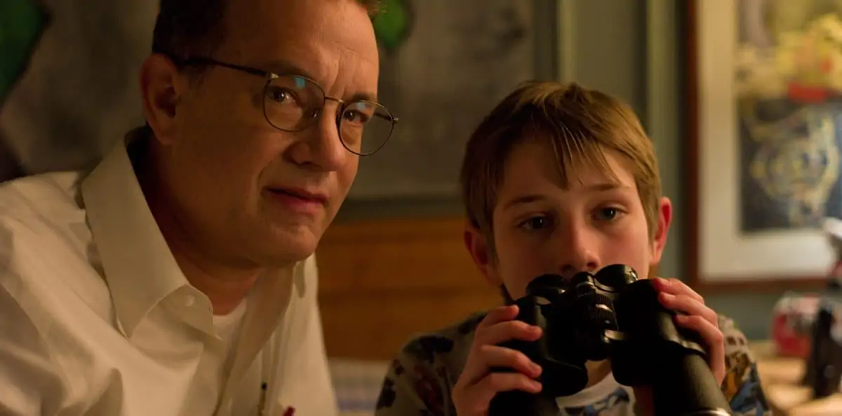 (L-r) TOM HANKS as Thomas Schell and THOMAS HORN as Oskar Schell in Warner Bros. PicturesÕ drama ÒEXTREMELY LOUD &amp; INCREDIBLY CLOSE,Ó a Warner Bros. Pictures release.