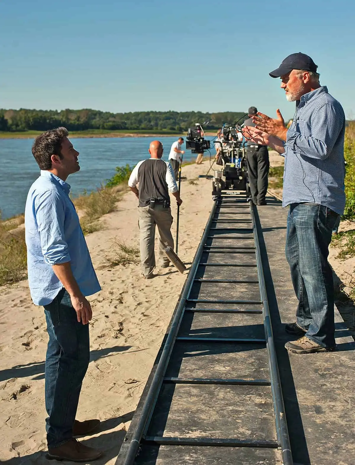 DF-02019_R - Ben Affleck rehearses a scene with director David Fincher on the set of GONE GIRL.