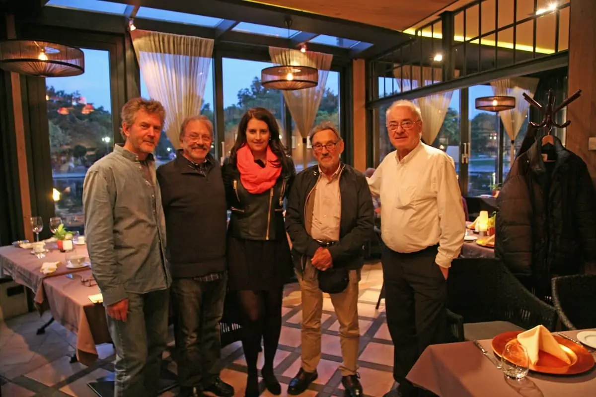 Friends… (l-r) Alexander Witt, John Bruno, Judit Romwalter, Vilmos Zsigmond and Dante Spinotti enjoy dinner together when <em>Hercules</em> was shooting in Budapest
