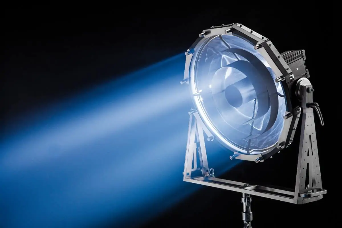 The DPB70 parallel beam light from Dedolight