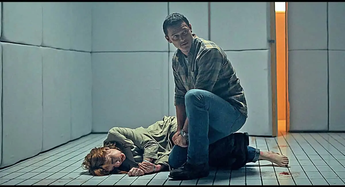 Luke-Evans-and-Kelly-Reilly-in-10x10