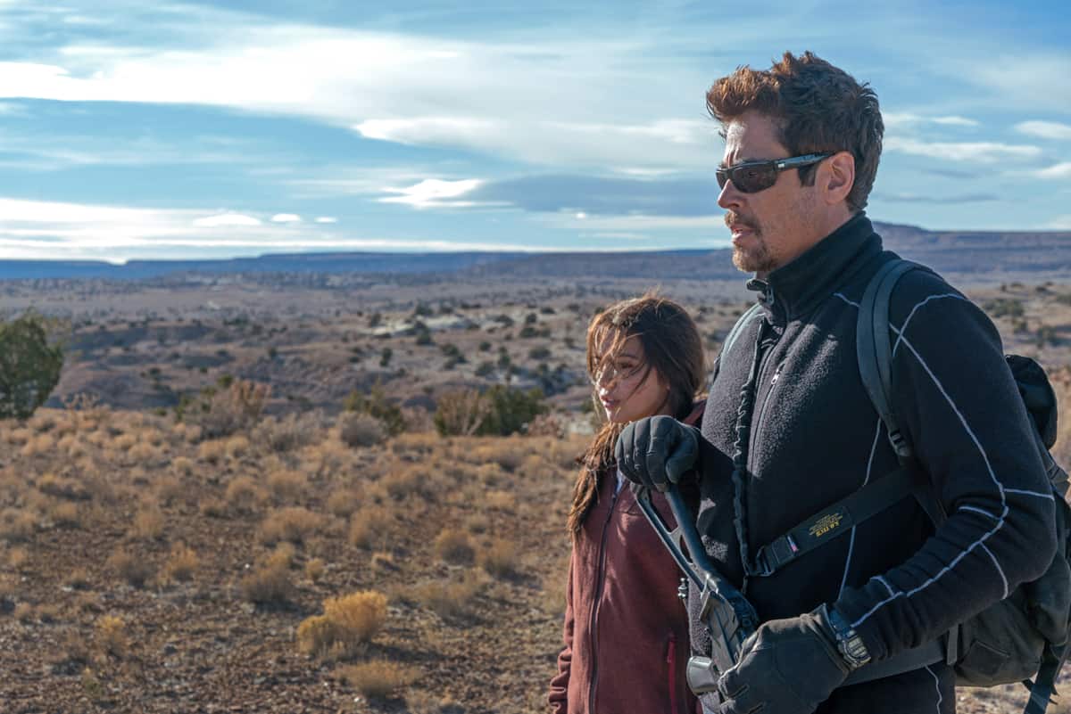 Benicio Del Toro and Isabela Moner