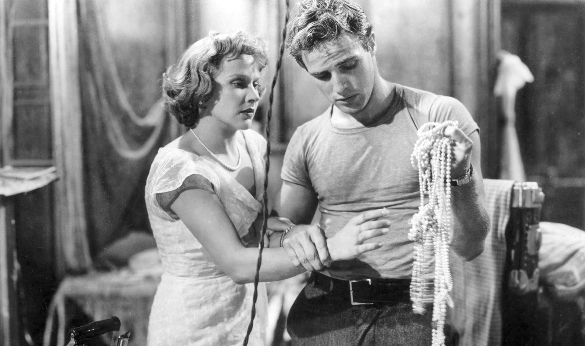 Брандо трамвай. Марлон Брандо трамвай желание. A Streetcar named Desire 1951.