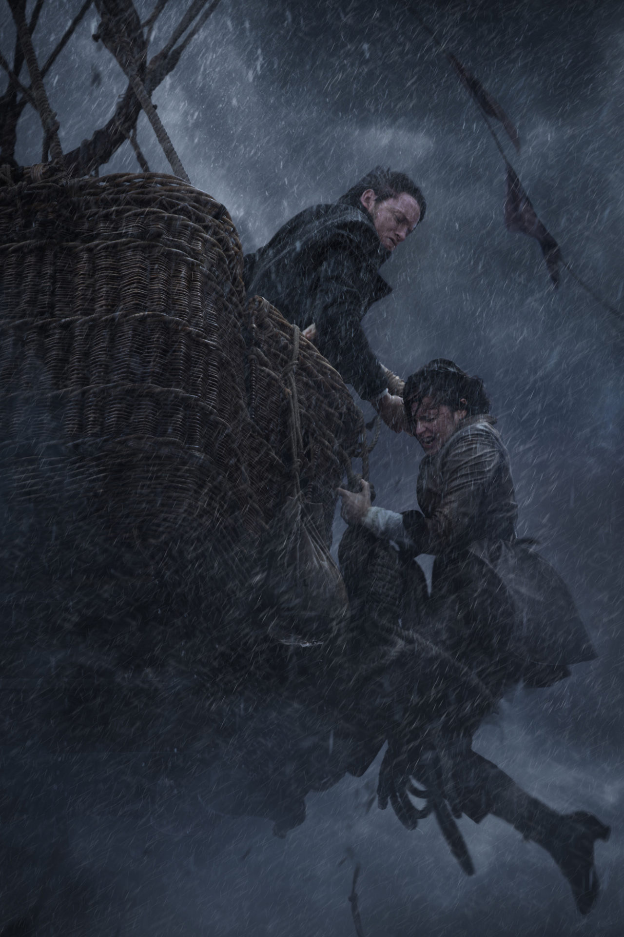 Eddie Redmayne and Felicity Jones in THE AERONAUTS<br />Photo: Courtesy of Amazon Studios