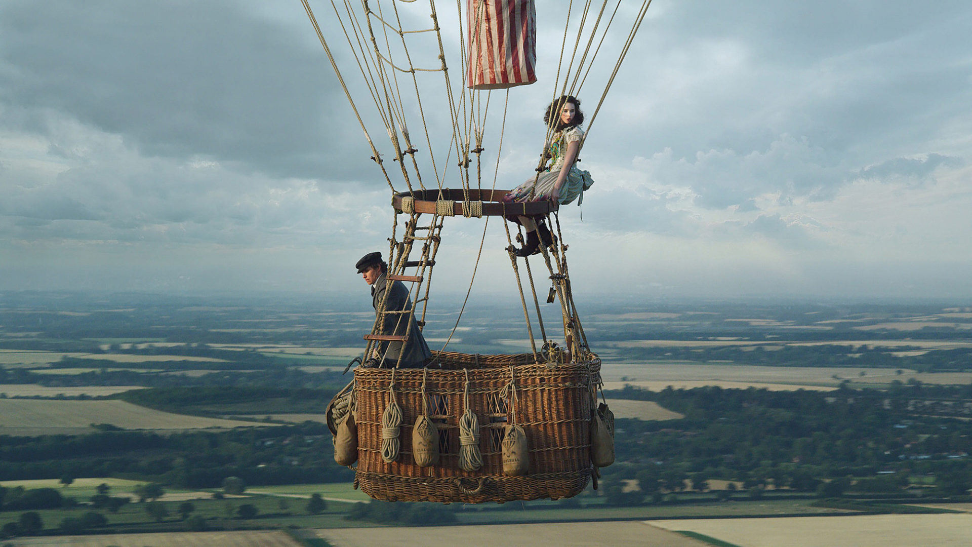 Eddie Redmayne and Felicity Jones in THE AERONAUTS<br />Photo: Courtesy of Amazon Studios