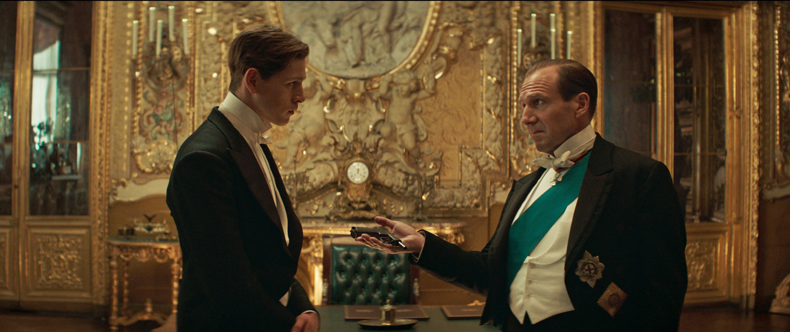 (L-R) Harris Dickinson as Conrad and Ralph Fiennes as Oxford in 20th Century Studios' THE KING'S MAN. Photo Credit: Courtesy of 20th Century Studios. © 2020 Twentieth Century Fox Film Corporation. All Rights Reserved.