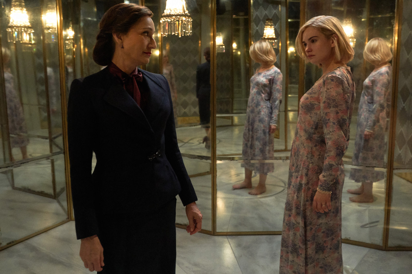 Rebecca:(L to R) Kristin Scott Thomas as Mrs. Danvers, Lily James as Mrs. de Winter. Cr. KERRY BROWN/NETFLIX