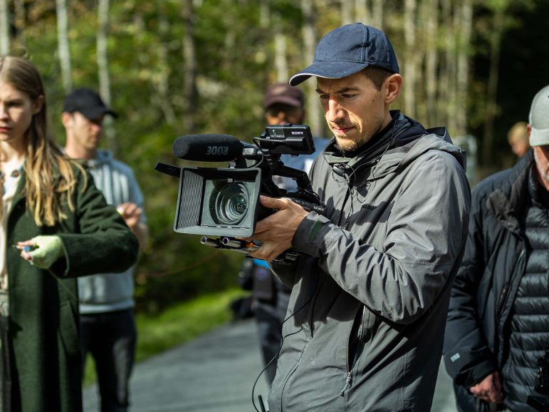 Sebastian Klinger holding a camera