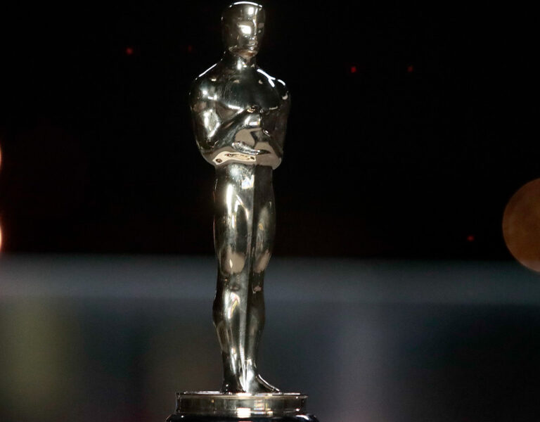 An Oscars statuette