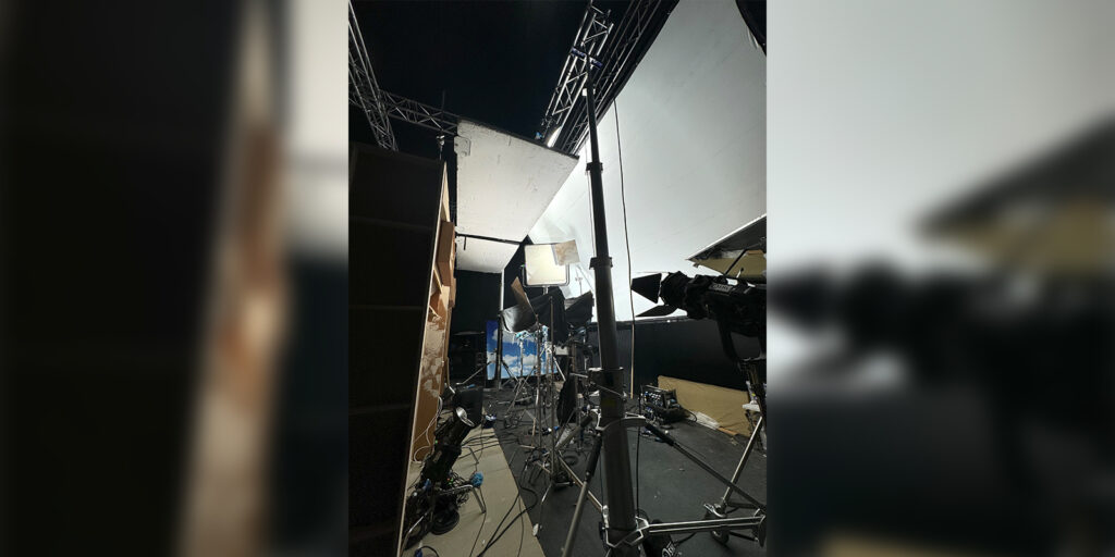 The lighting rig outside the cell sets
