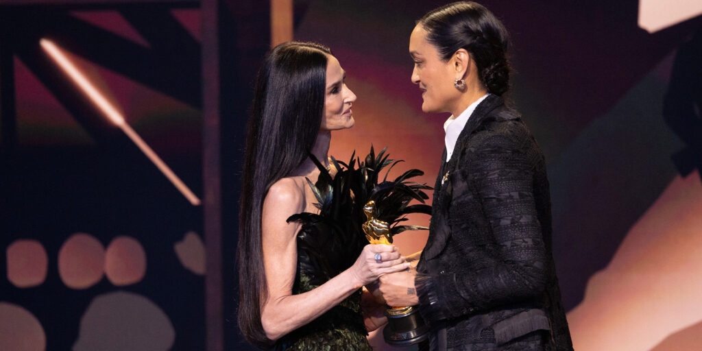 Arkapaw accepting an award from Demi Moore