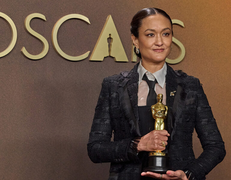 Autumn Durald Arkapaw holding an Academy Award trophy