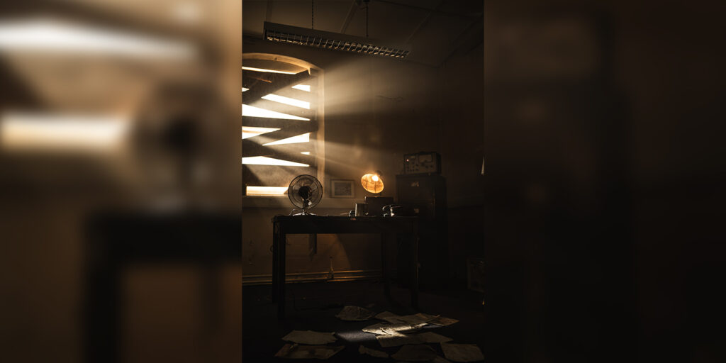 A table lamp on a table 